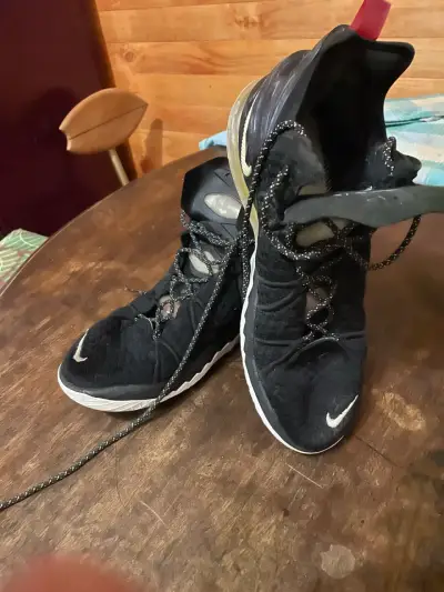 Zapatillas LeBron XVIII talla 11 us - miniatura 4