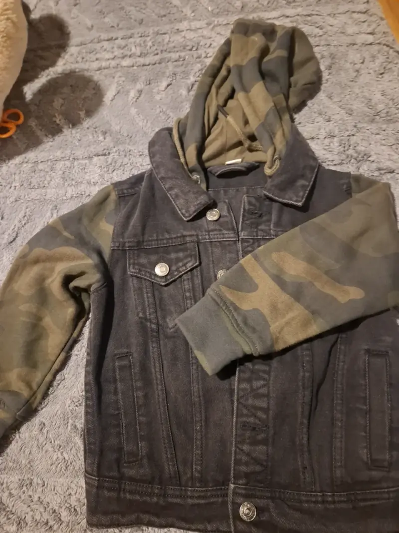 Chaqueta de mezclilla para niños con capucha camuflada - 2