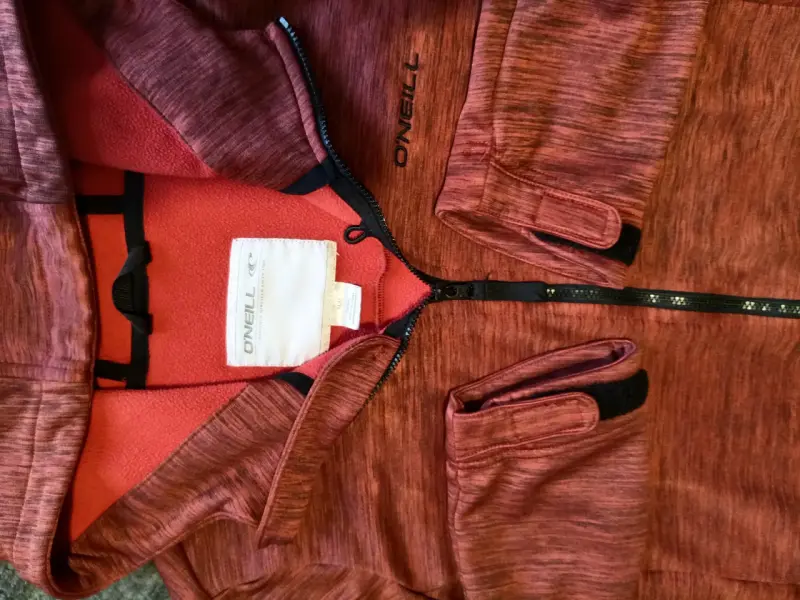 Chaqueta deportiva roja O'Neill con capucha - 3