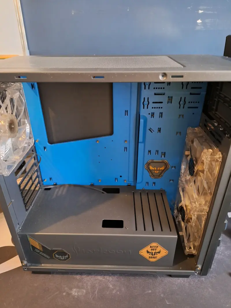 Gabinete de PC Sharkoon con panel lateral de vidri - 3