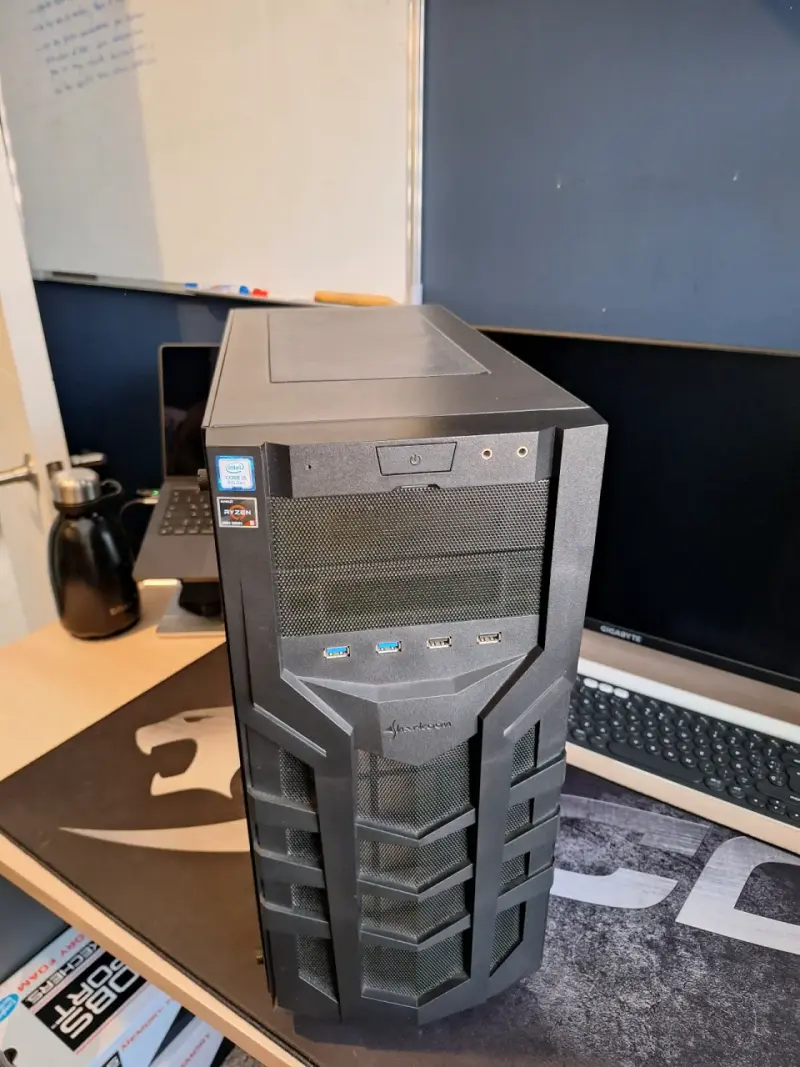Gabinete de PC Sharkoon con panel lateral de vidri - 4