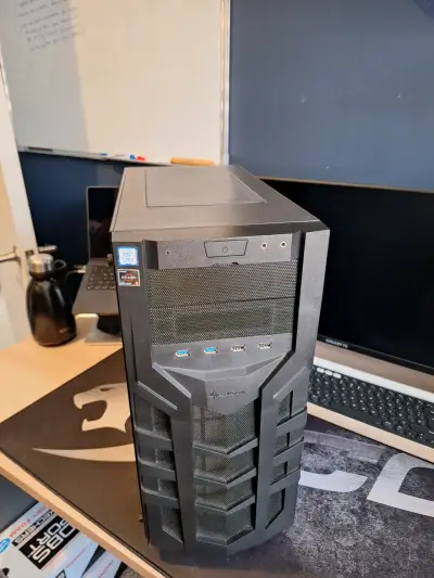 Gabinete de PC Sharkoon con panel lateral de vidri - miniatura 4