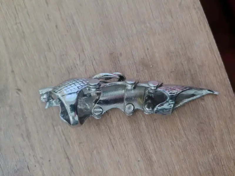 Anillo de metal con diseño de dragón - 2