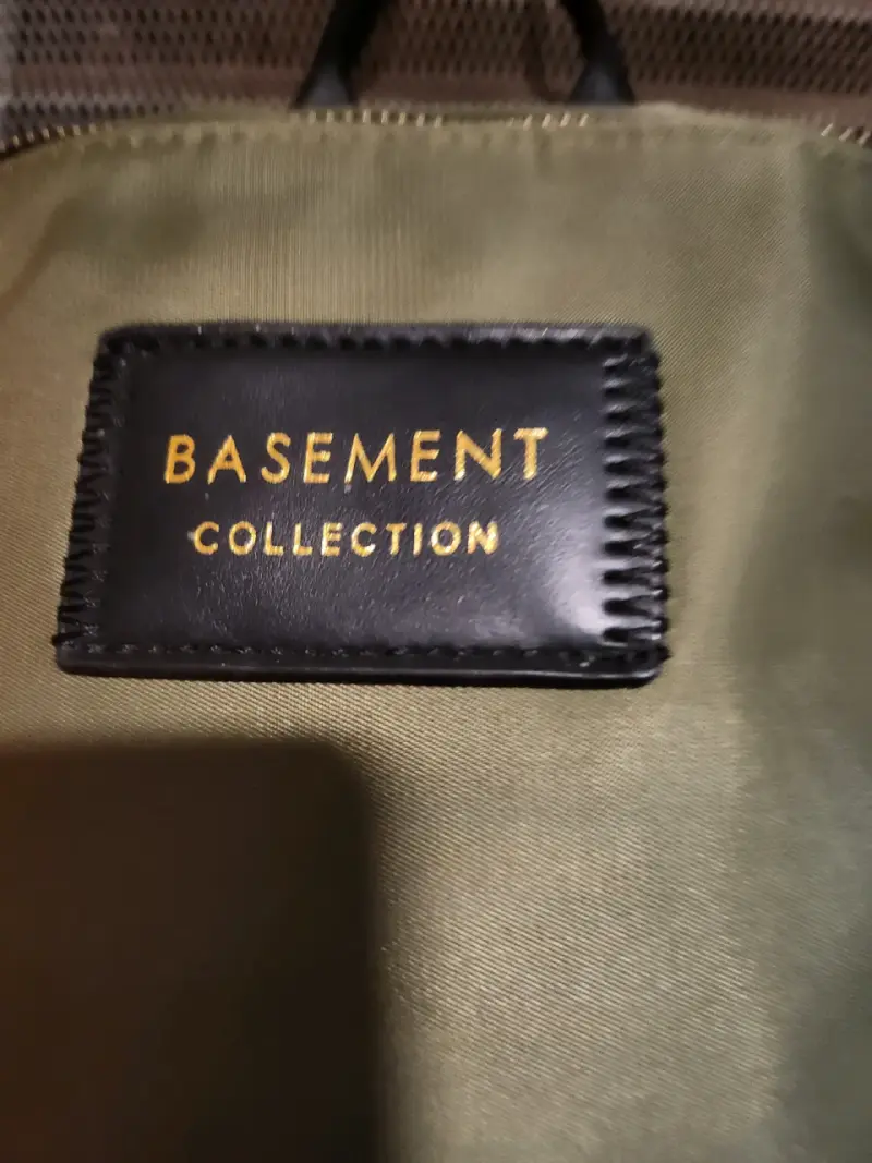 Mochila verde Basement con detalles en negro - 2