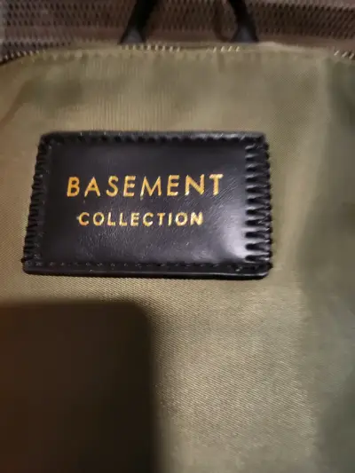 Mochila verde Basement con detalles en negro - miniatura 2