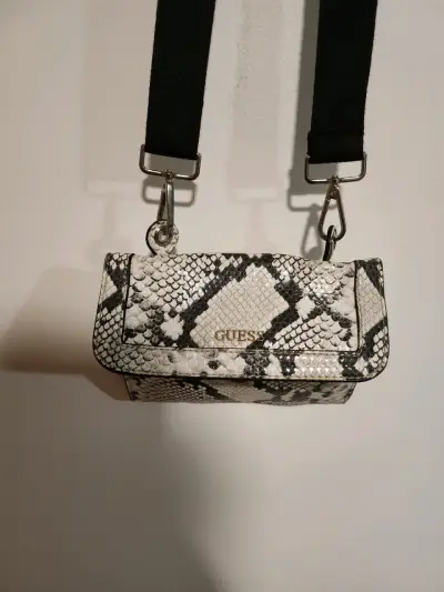 Cartera Guess con diseño de serpiente - miniatura 1