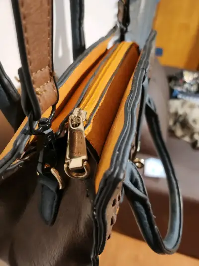 Bolso de cuero bicolor con asas resistentes - miniatura 1