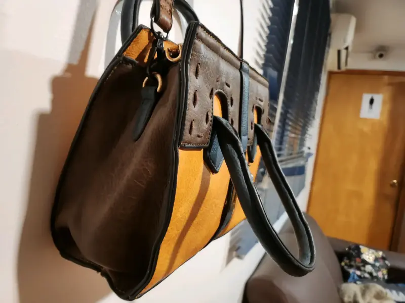 Bolso de cuero bicolor con asas resistentes - 3
