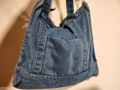 Bolso de mezclilla azul con correa ajustable - miniatura 1