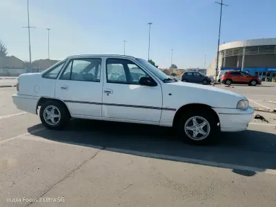 Auto Daewoo Racer 1996 en buen estado - miniatura 3