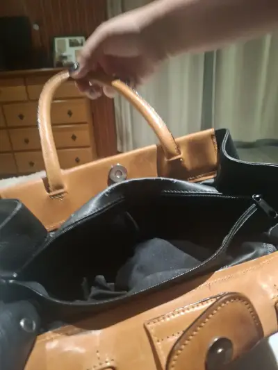 Bolso de cuero bicolor Kesslord con cadena - miniatura 4