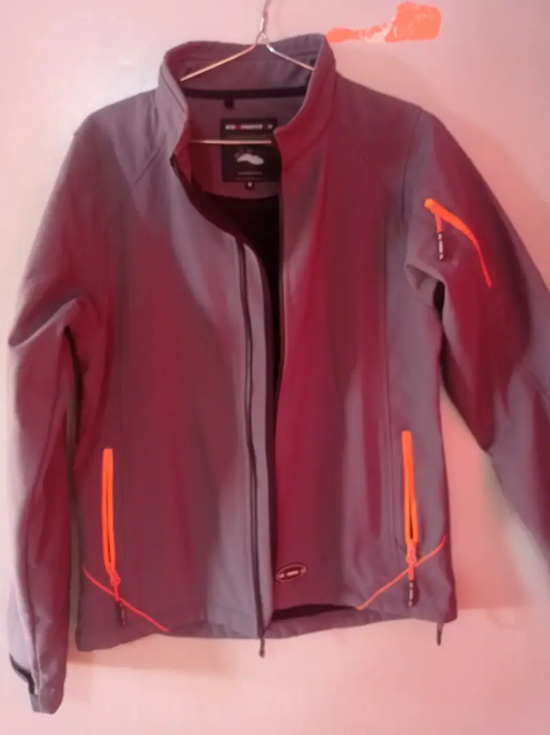 Chaqueta Kompressor impermeable gris con detalles naranjas - 3