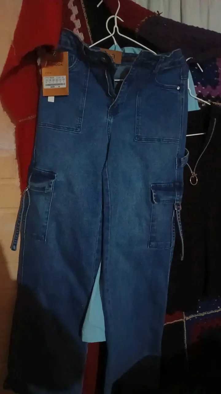Pantalones cargo de mezclilla azul para mujer - 1