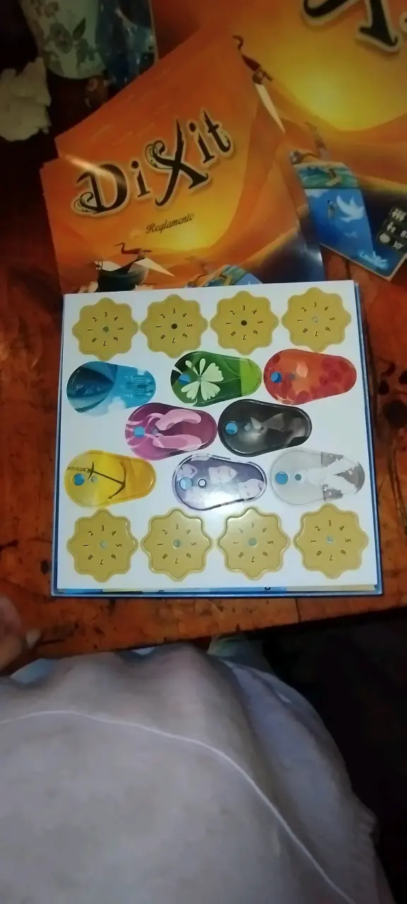 Juego de mesa Dixit para 3-8 jugadores - 2