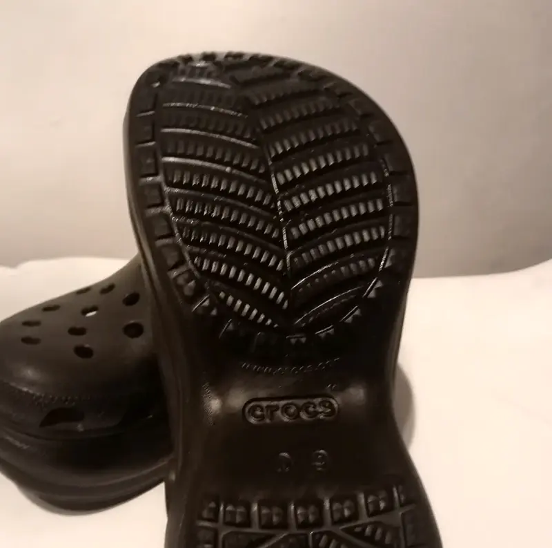 Zuecos Crocs Unisex Negros Cómodos - 2