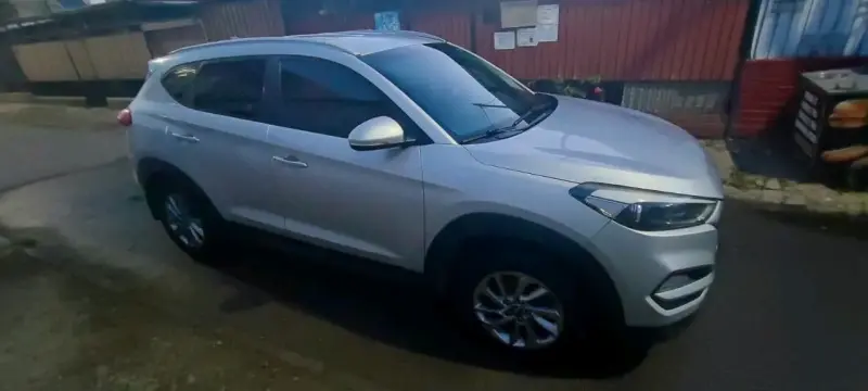 Hyundai Tucson SUV 2018 en buen estado - 2
