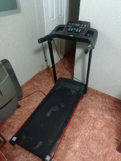 Caminadora eléctrica plegable en buen estado - miniatura 3