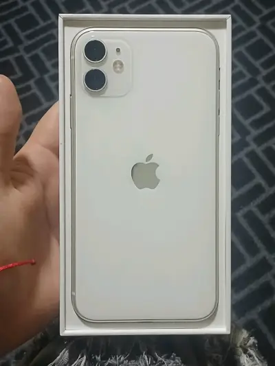 iPhone 11 Blanco en Buen Estado - miniatura 1