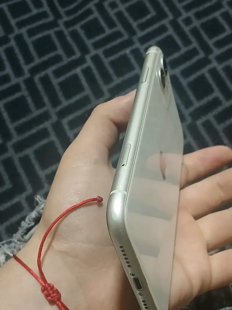 iPhone 11 Blanco en Buen Estado - 3