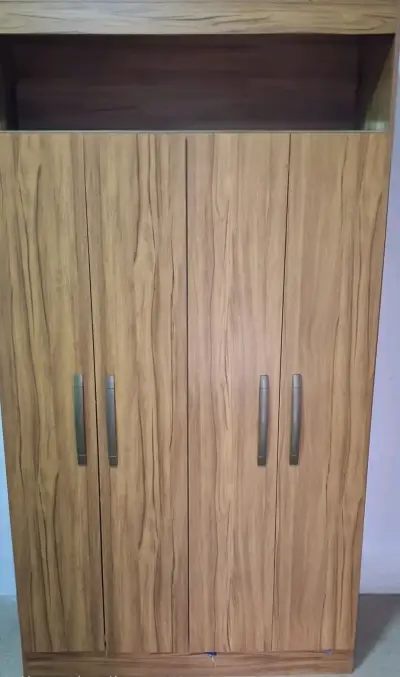 Armario de madera con puertas dobles - miniatura 1