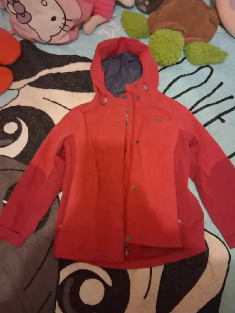 Chaqueta impermeable fucsia con capucha Lippi