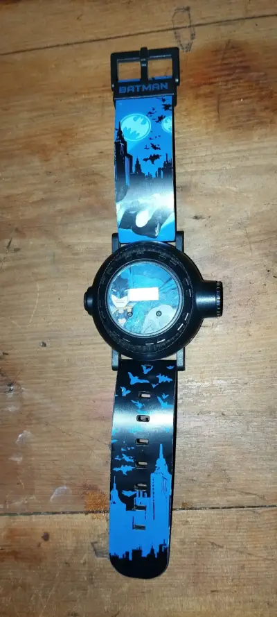 Reloj infantil Batman con diseño azul y negro - miniatura 2