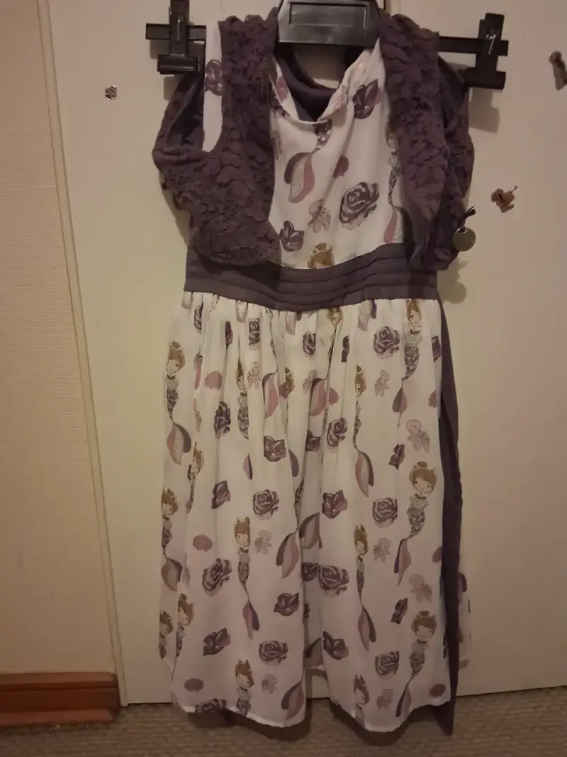 Vestido infantil con estampado de sirenas y bolero