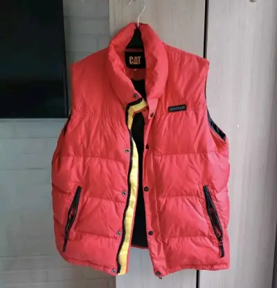 Chaleco acolchado rojo Caterpillar para hombre - miniatura 1