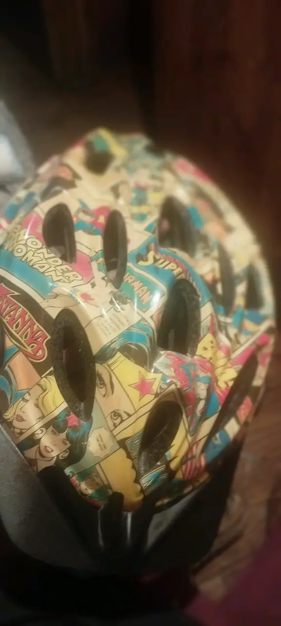 Casco de bicicleta con diseño de cómic - 4