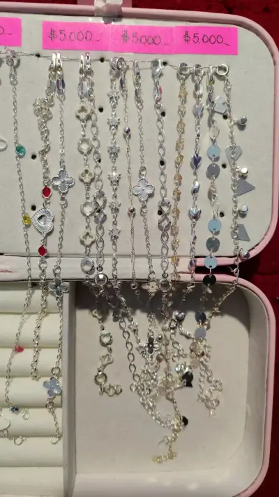 Collares y Pulseras de Plata con Dijes Variados - miniatura 6