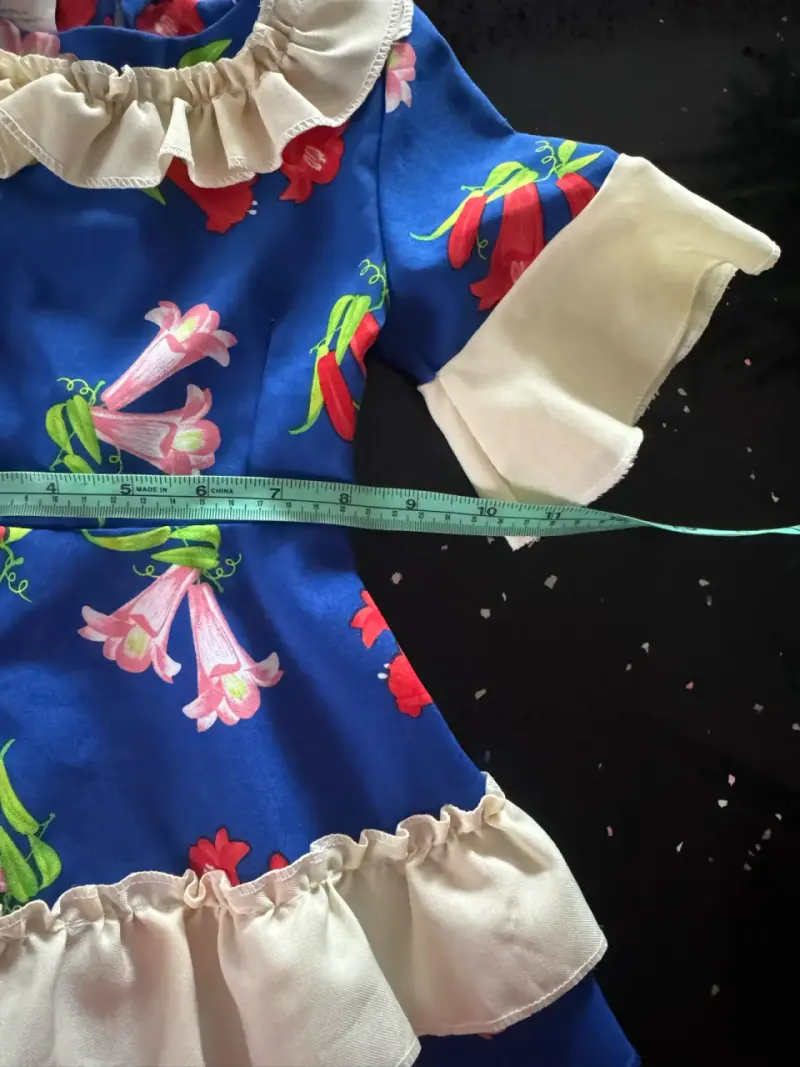 Vestido cueca infantil azul con flores y volantes - 4