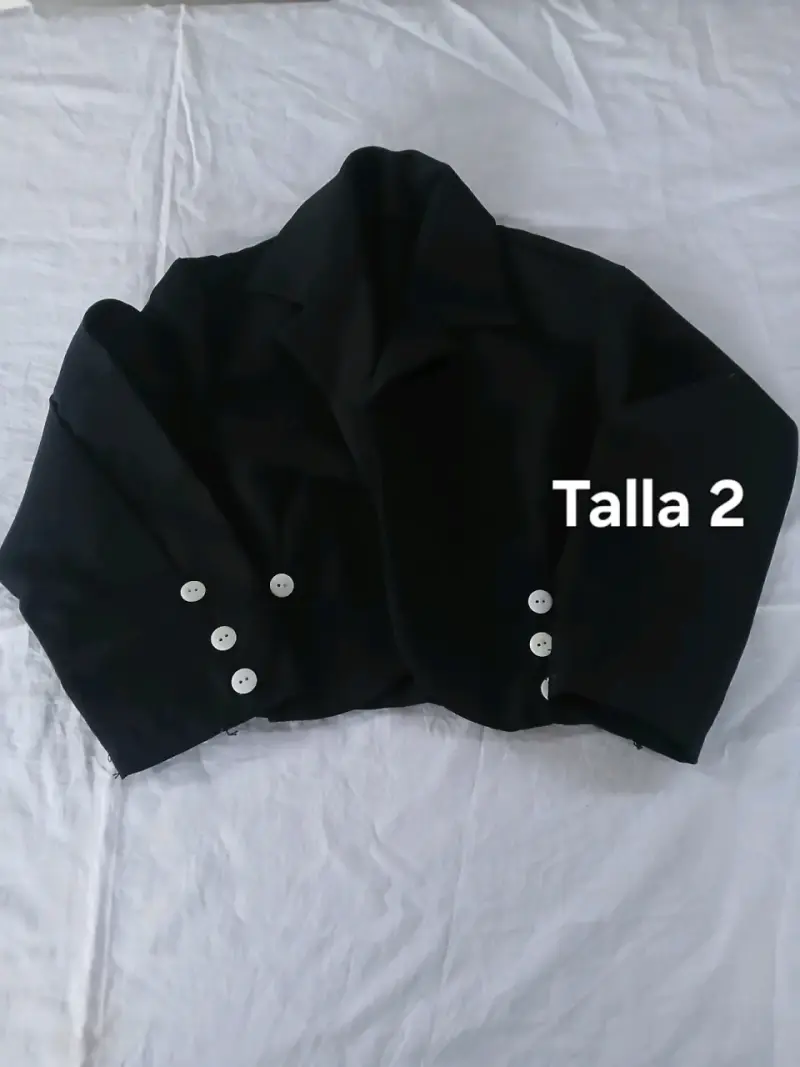 Conjunto de ropa infantil en rojo y negro talla 2 y 4 - 2