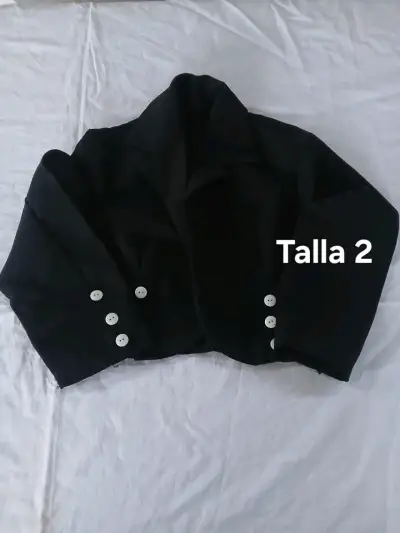 Conjunto de ropa infantil en rojo y negro talla 2 y 4 - miniatura 2