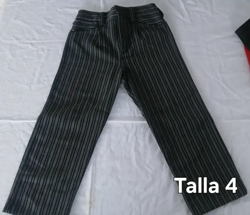 Conjunto de ropa infantil en rojo y negro talla 2 y 4 - 3