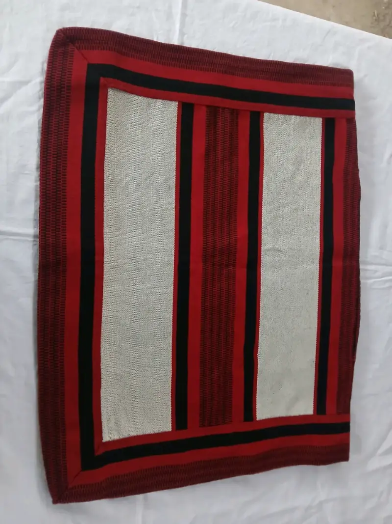 Conjunto de ropa infantil en rojo y negro talla 2 y 4 - 5