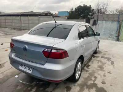Volkswagen Voyage Highline2021 en excelente estado - miniatura 2