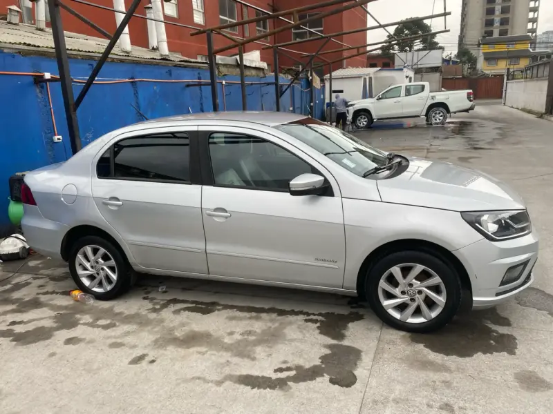 Volkswagen Voyage Highline2021 en excelente estado - 4