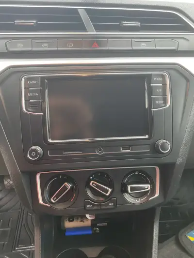 Volkswagen Voyage Highline2021 en excelente estado - miniatura 5