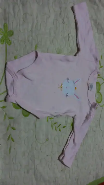 Body de bebé rosa con diseño de conejo - miniatura 1