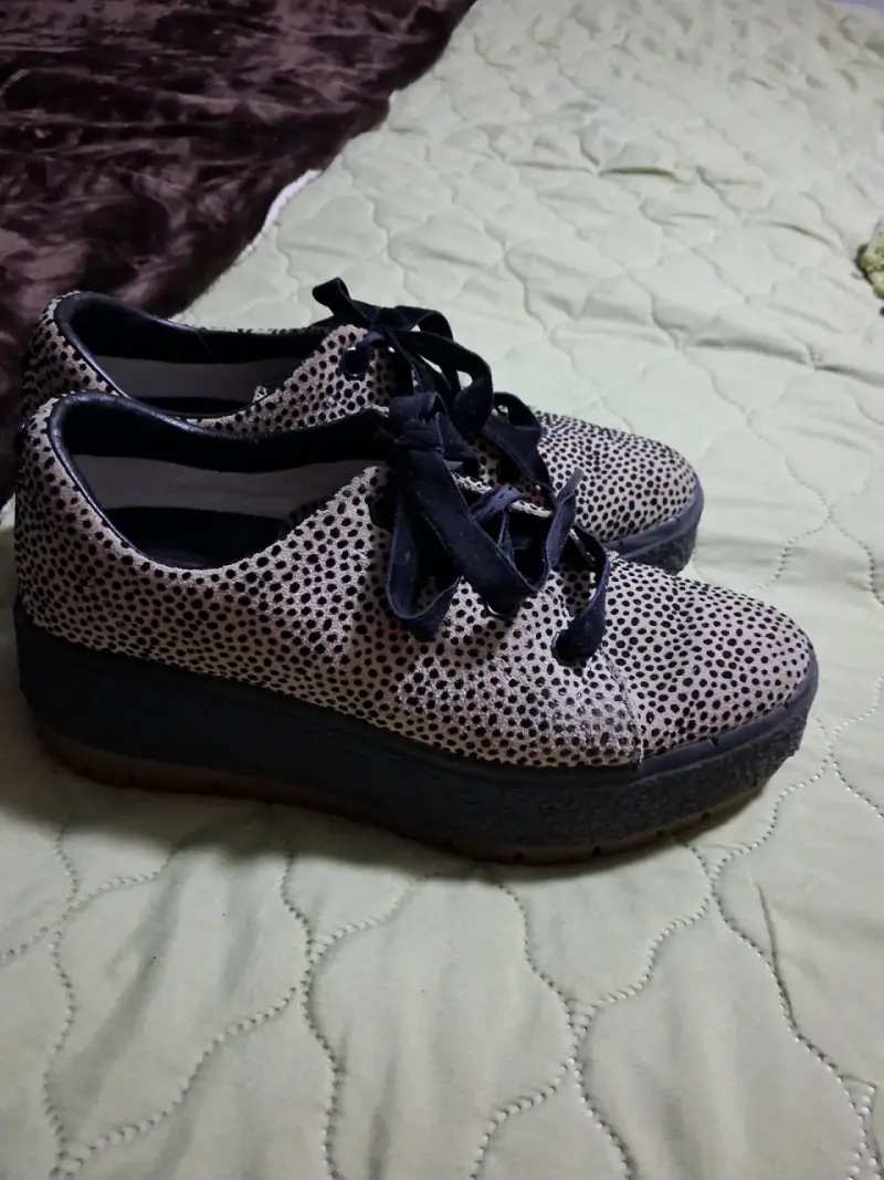Zapatillas plataforma CAT con diseño de puntos - 1