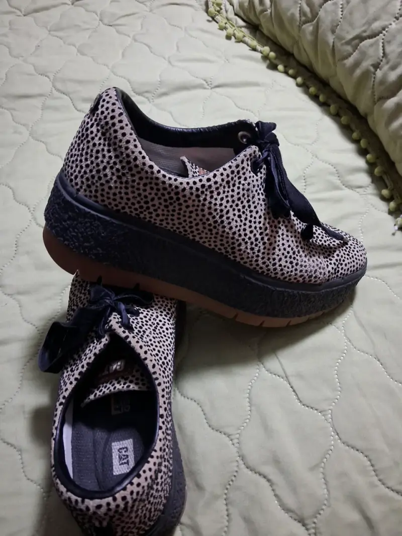 Zapatillas plataforma CAT con diseño de puntos - 4