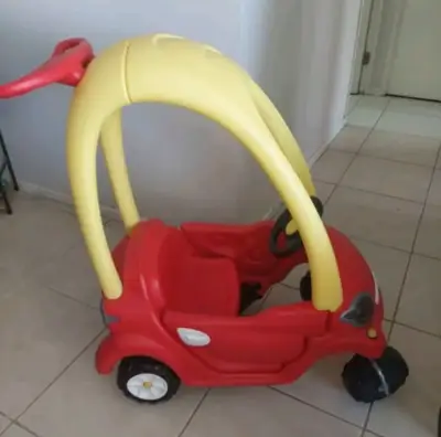 Auto de paseo de plastico duro - miniatura 1