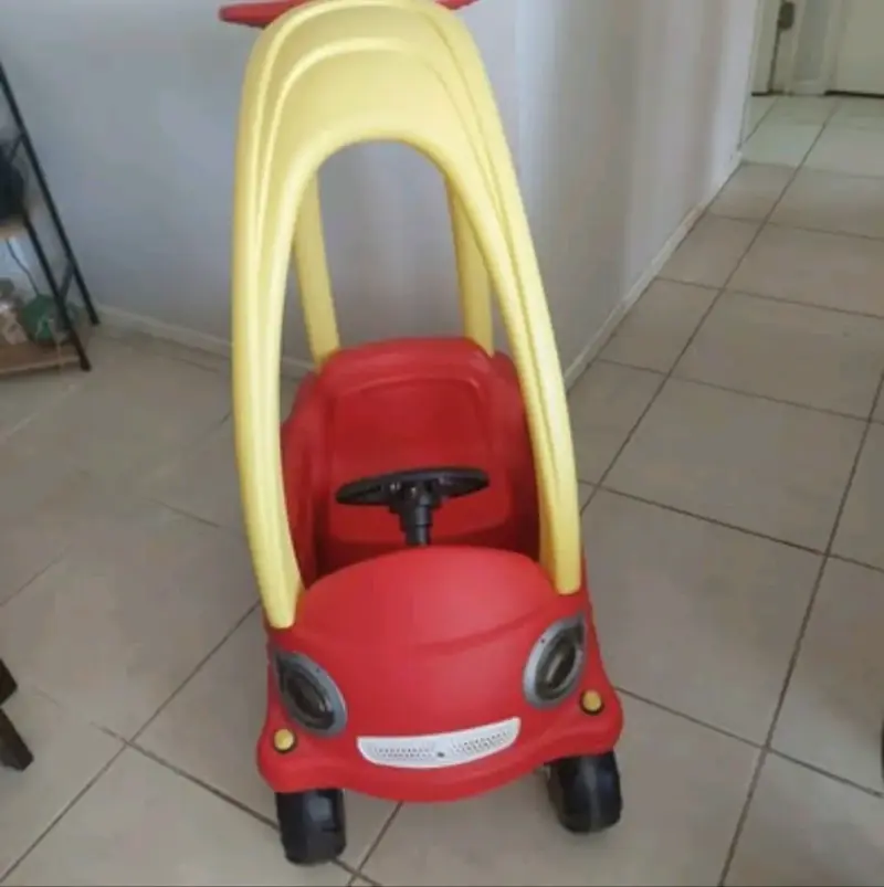 Auto de paseo de plastico duro - 2