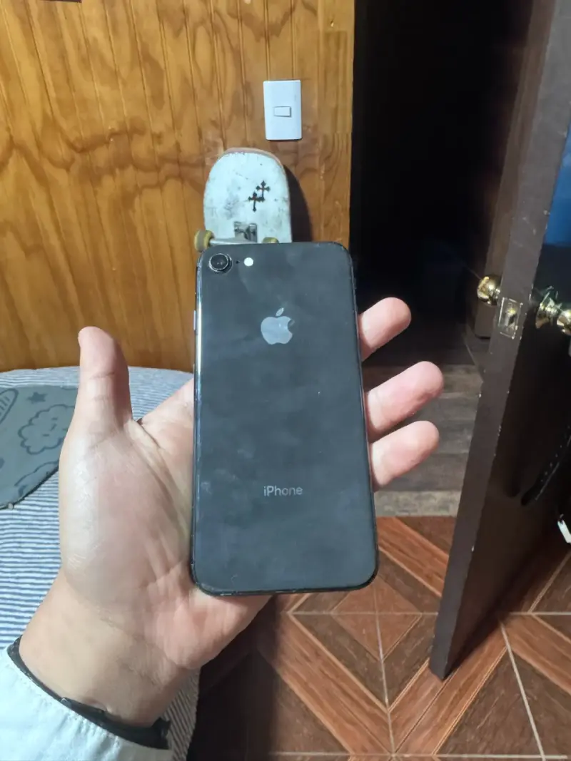 iPhone 8 64gb - 2