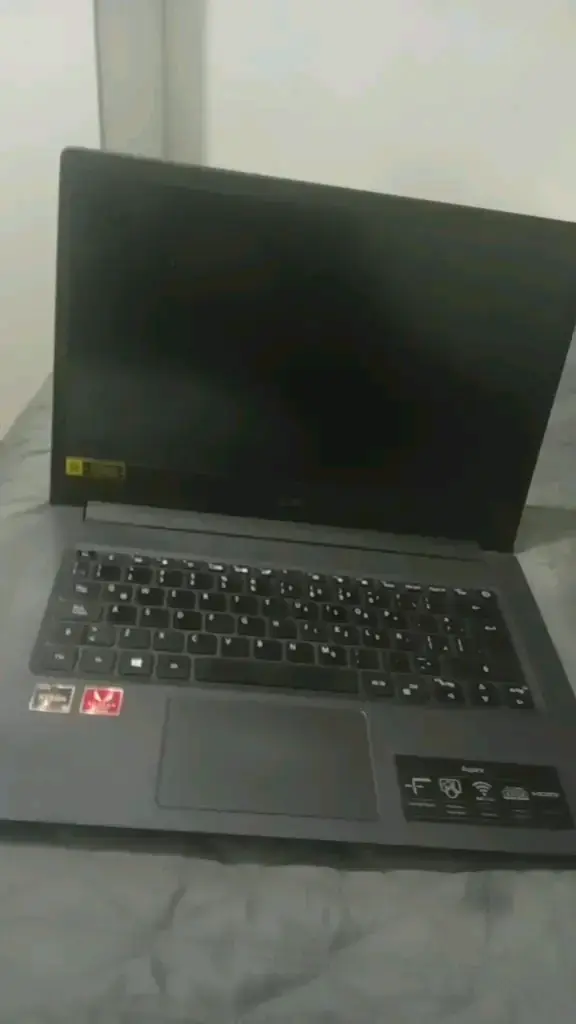 Laptop Acer Aspire 3 con AMD Ryzen 5 - 4