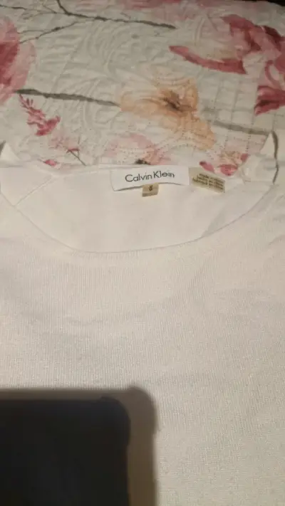 Polera blanca Calvin Klein con detalles en mangas - miniatura 1