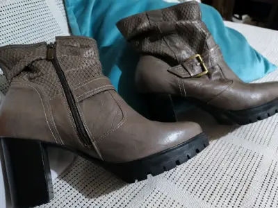 Zapatos de tacón alto azul oscuro elegantes - miniatura 4