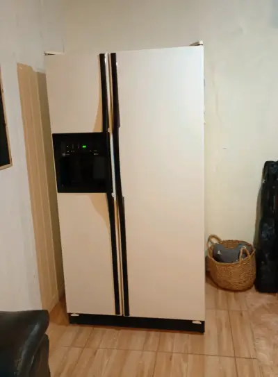Refrigerador Side by Side con dispensador de agua - miniatura 1