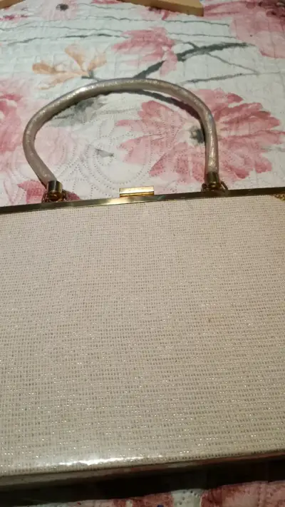Cartera de Mano Bordada con Flores - miniatura 5
