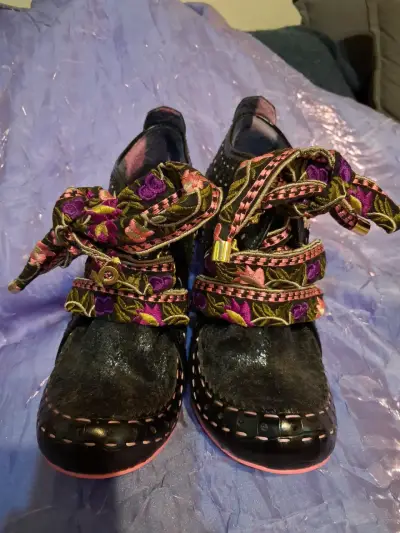 Zapatos  de tacón con diseño floral y bordado - miniatura 1
